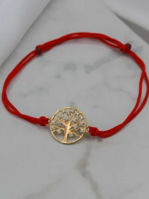 Zlatna konac narukvica sa priveskom Drvo života. Simbol povezanosti, snage i porodičnih vrednosti. Zlato 585, konac podesiv, elegantan poklon.