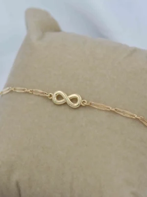 zlatna narukvica infinity 2 od žutog ili belog zlata, simbol beskonačnosti i elegancije, dostupna u više debljina